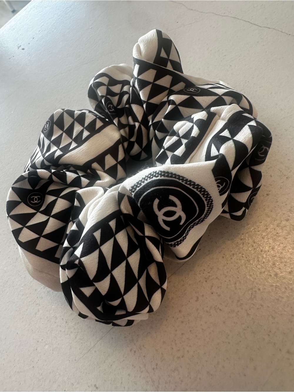 NWOT CC BLACK AND CREAM SILK FEEL  SCRUNCHIE